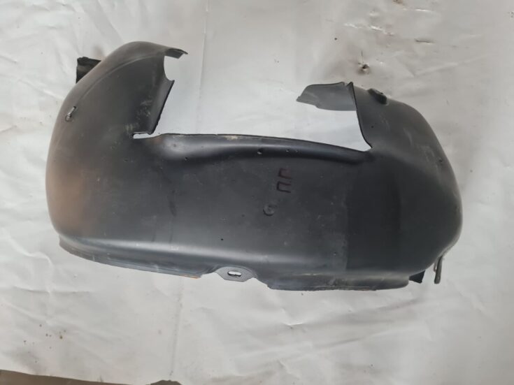 Priekšējais labais paspārns priekš VW GOLF 5 2004