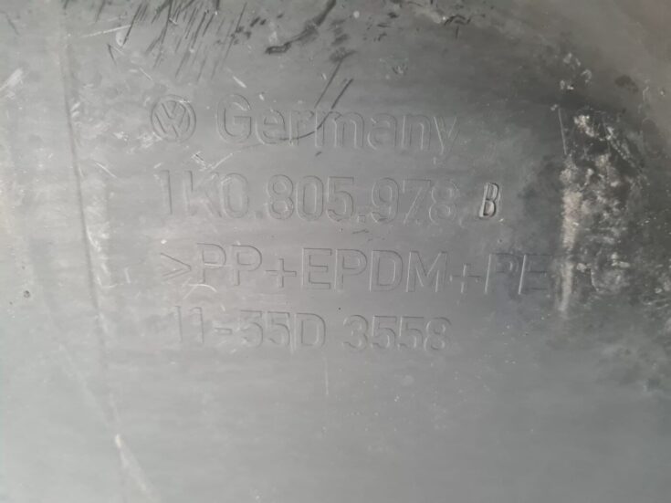 Priekšējais labais paspārns priekš VW GOLF 5 2004