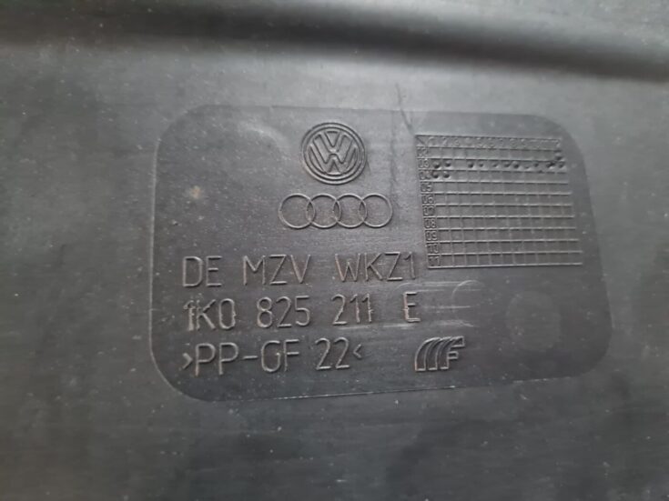 Virsbūves apakšējais aizsargs priekš VW GOLF 5 2004
