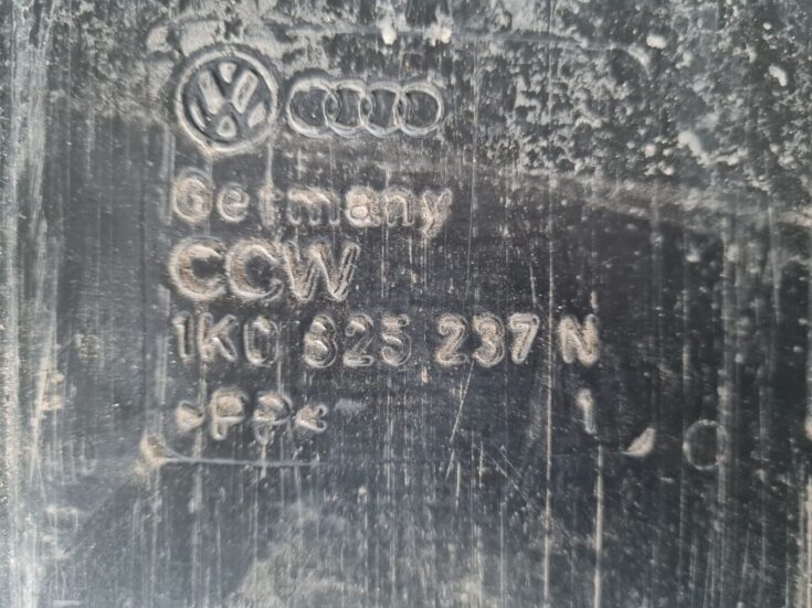 Dzinēja aizsargs priekš VW GOLF 5 2004