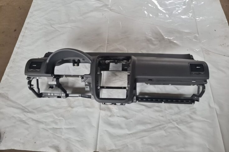 Mērinstrumentu panelis priekš VW GOLF 5 2004