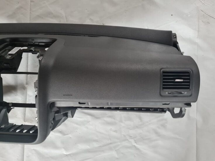 Mērinstrumentu panelis priekš VW GOLF 5 2004