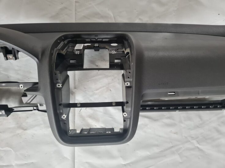 Mērinstrumentu panelis priekš VW GOLF 5 2004