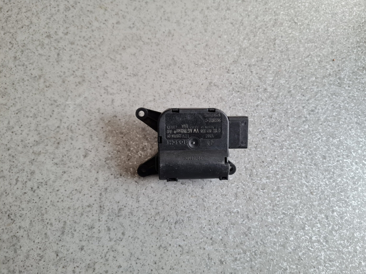 Apsildes sistēmas aktuators priekš VW GOLF 5 2004 1 Apsildes sistēmas aktuators priekš VW GOLF 5 2004