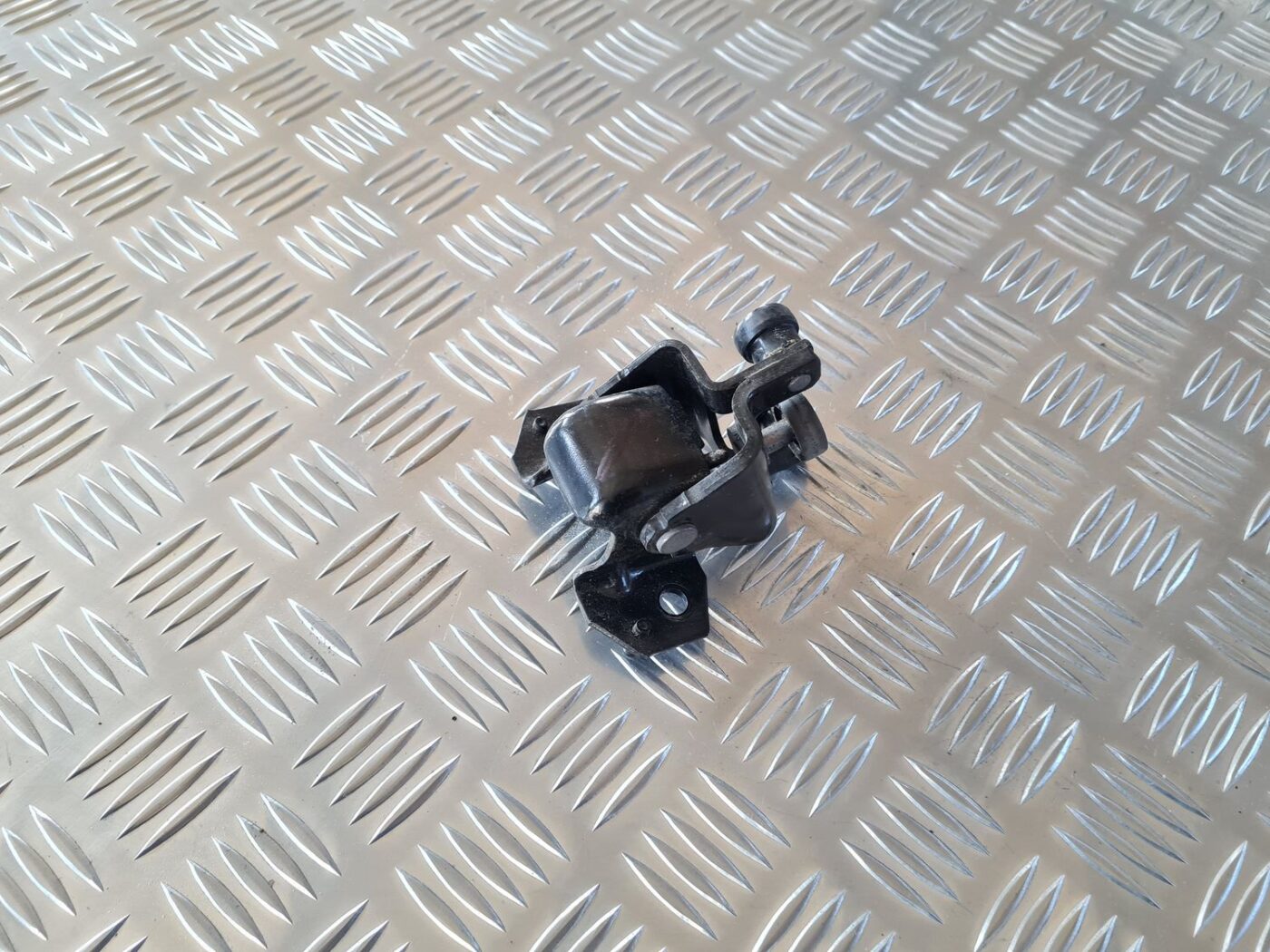 Bīdāmo durvju eņģe priekš CITROEN BERLINGO 2014 1 Bīdāmo durvju eņģe priekš CITROEN BERLINGO 2014