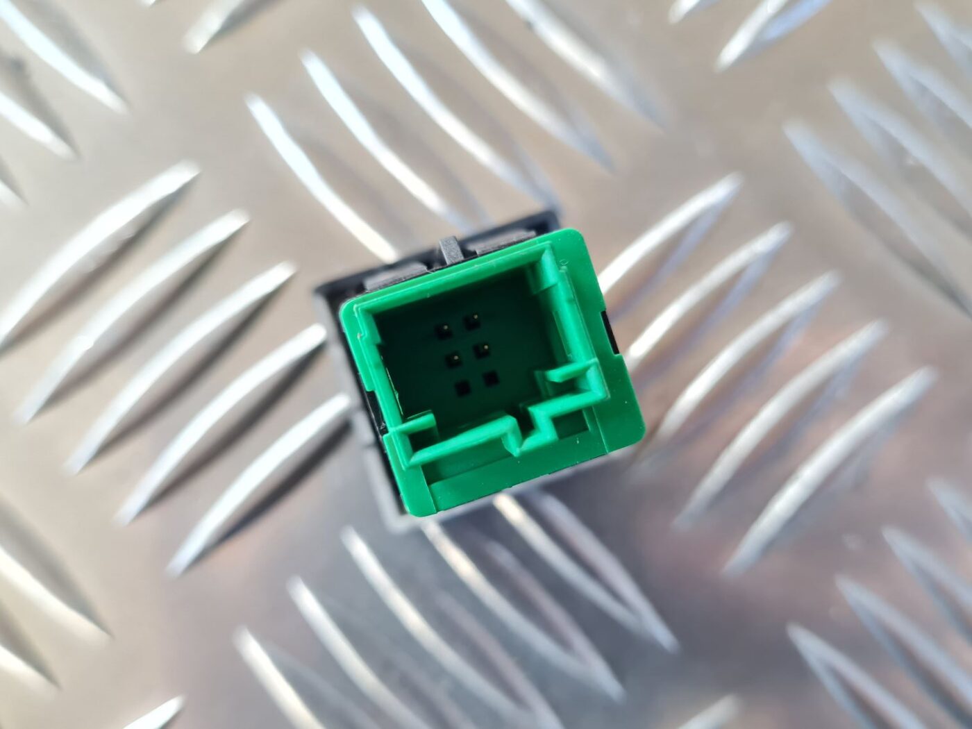 Durvju slēdzenes bloķēšanas poga priekš CITROEN BERLINGO 2014 3 Durvju slēdzenes bloķēšanas poga priekš CITROEN BERLINGO 2014