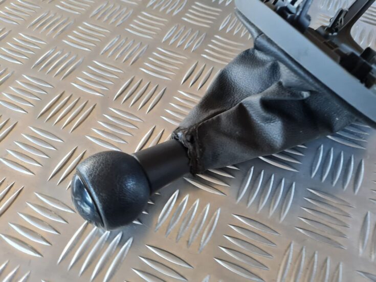 Pārnesumu pārslēgšanas kloķa uzgalis priekš CITROEN BERLINGO 2014