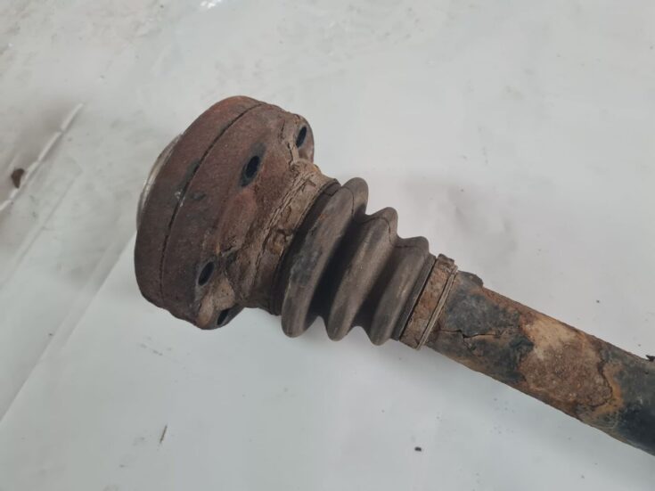 Pusass aizmugurē priekš BMW 6 E63 645 2004