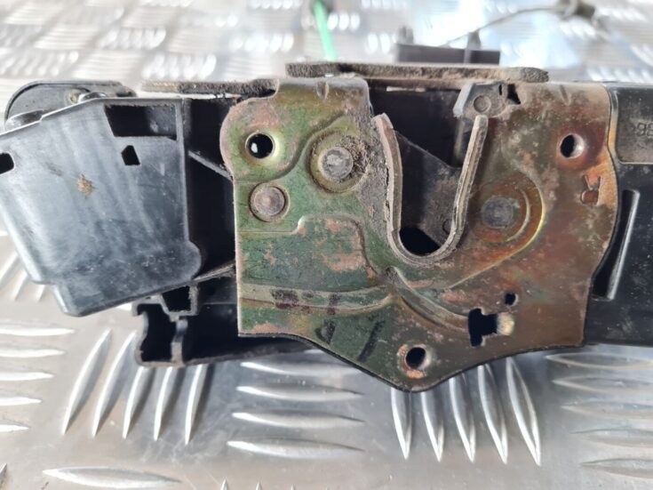 Priekšējo labo durvju slēdzene priekš FIAT STILO 2003