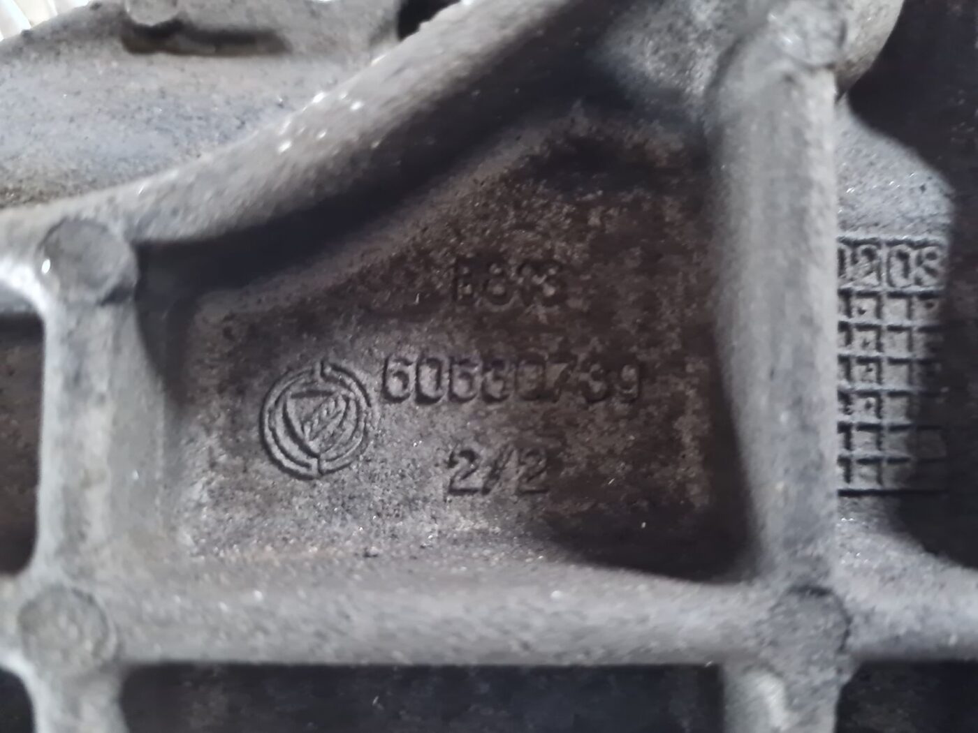 Gaisa kondicioniera kompresora kronšteins priekš FIAT STILO 2003 4 Gaisa kondicioniera kompresora kronšteins priekš FIAT STILO 2003