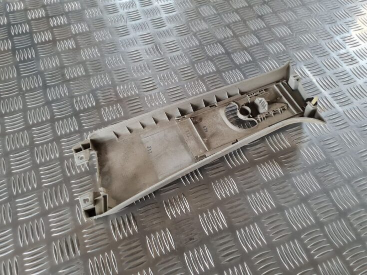 Vidējas salona statnes apdare priekš FIAT STILO 2003