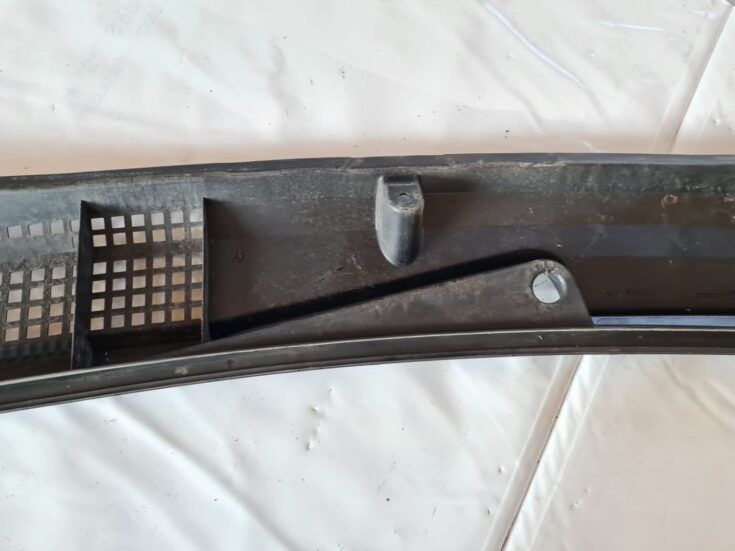 Vējstikla uzlikas (deflektora) režģis priekš FIAT STILO 2003