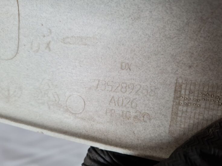 Aizmugurējas salona statnes apdare priekš FIAT STILO 2003