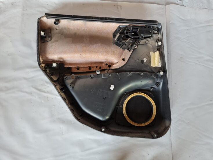 Aizmugurējo labo durvju apdare priekš FIAT STILO 2003