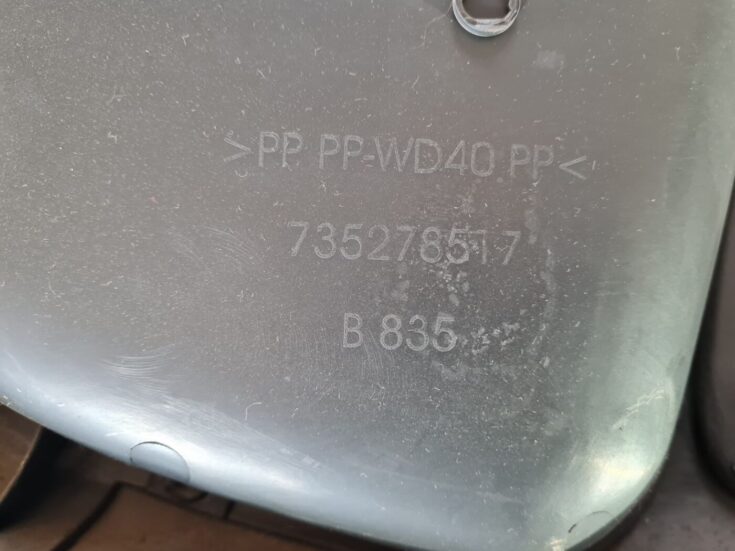 Aizmugurējo labo durvju apdare priekš FIAT STILO 2003