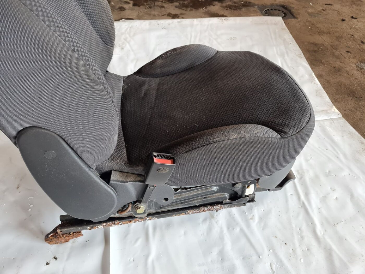 Priekšējais kreisais sēdeklis priekš FIAT STILO 2003 4 Priekšējais kreisais sēdeklis priekš FIAT STILO 2003