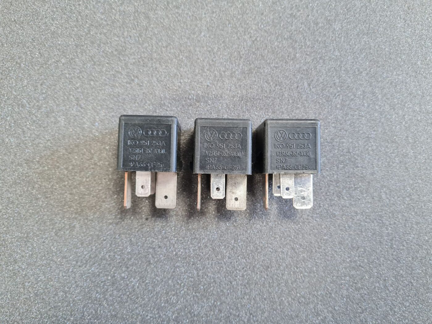 Drošinātāju releja priekš VW 1 Drošinātāju releja priekš VW