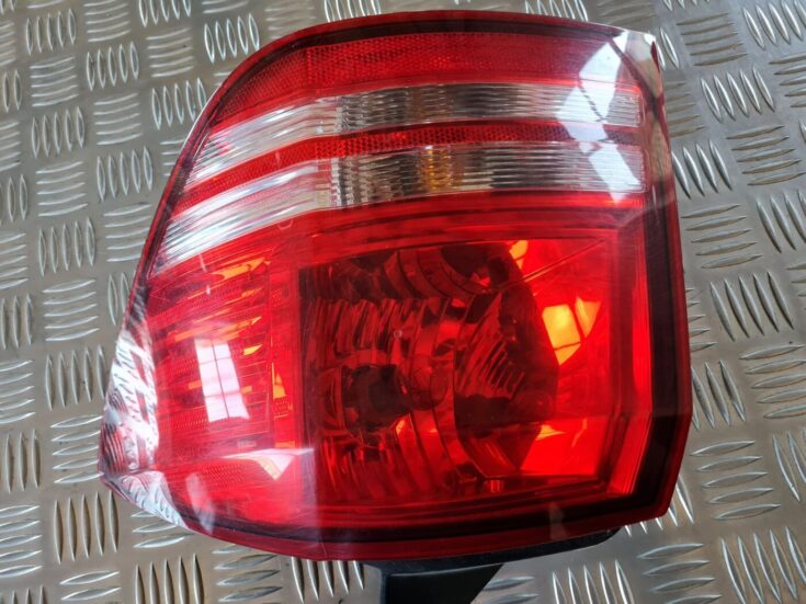 Aizmugurējais labais lukturis priekš DODGE JOURNEY 2010