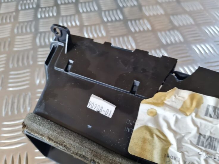 Mērinstrumentu paneļa gaisa vads, centrā priekš DODGE JOURNEY 2010