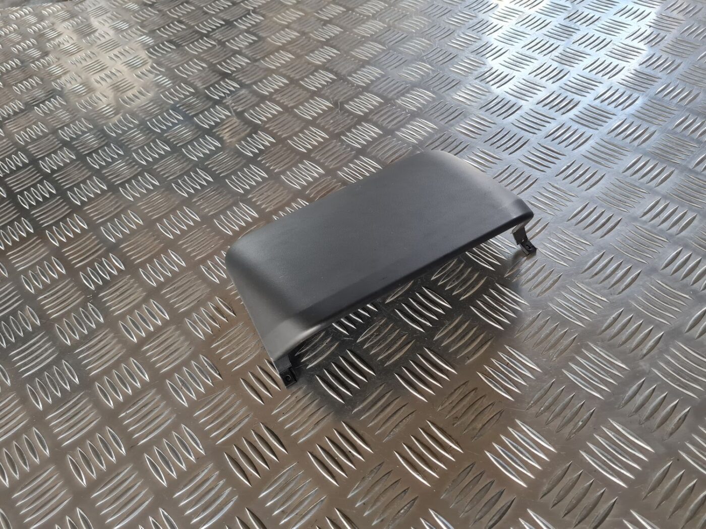 Displeja apdare (uz paneļa) priekš DODGE JOURNEY 2010 1 Displeja apdare (uz paneļa) priekš DODGE JOURNEY 2010