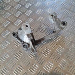 Dzinēja kronšteins priekš DODGE JOURNEY 2010