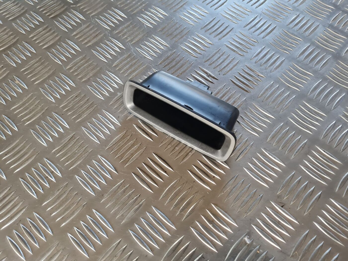 Durvju rokturu apdares uzlika (salonā) priekš DODGE JOURNEY 2010 1 Durvju rokturu apdares uzlika (salonā) priekš DODGE JOURNEY 2010