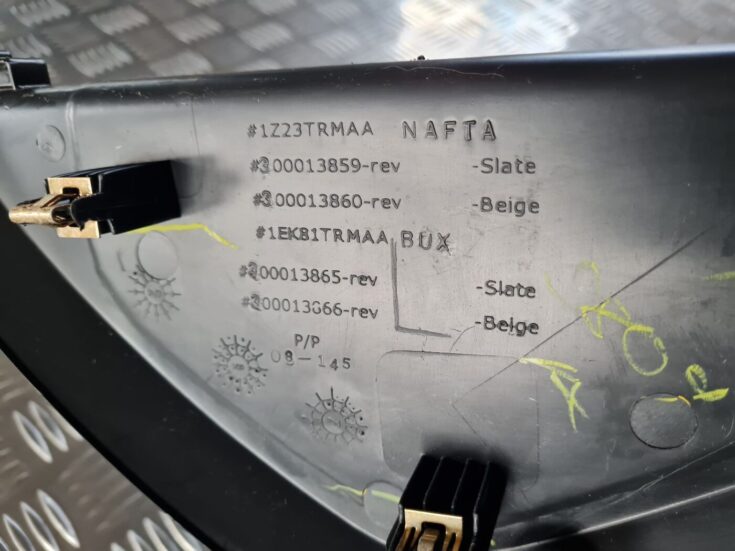 Mērinstrumentu paneļa sānu apdare priekš DODGE JOURNEY 2010