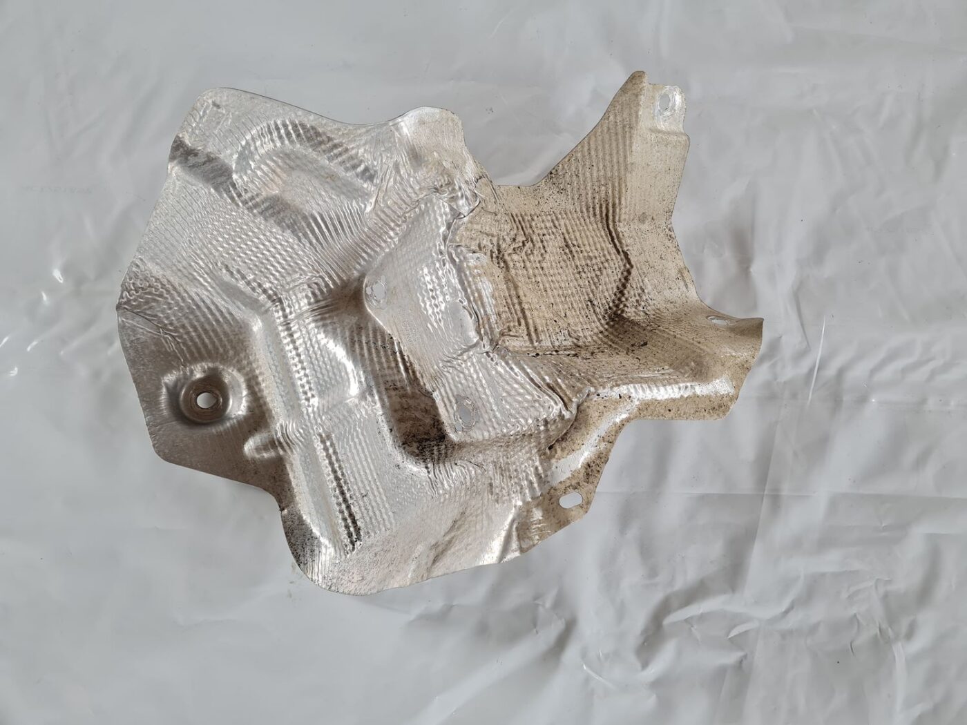 Izpūtēja sistēmas karstuma aizsargs priekš VW CRAFTER 2018 4 Izpūtēja sistēmas karstuma aizsargs priekš VW CRAFTER 2018