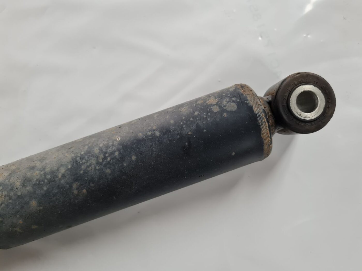 Aizmugurējais amortizators priekš VW CRAFTER 2018 2 Aizmugurējais amortizators priekš VW CRAFTER 2018