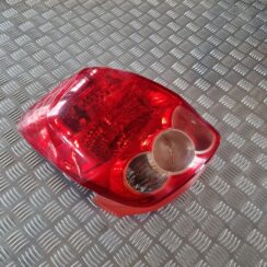 Aizmugurējais labais lukturis priekš TOYOTA AURIS 2007