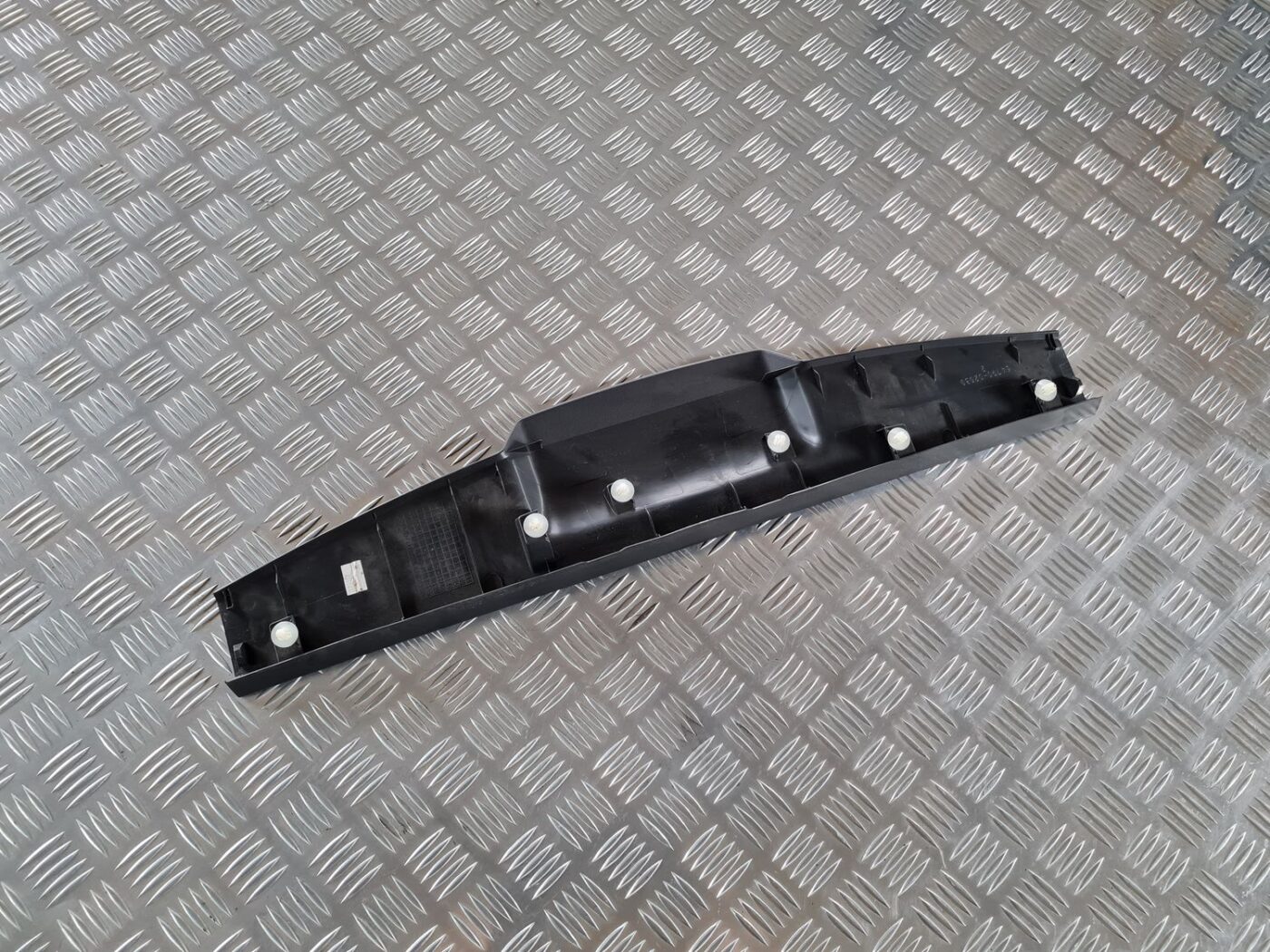 Bagāžnieka vāka apdare priekš TOYOTA AURIS 2007 4 Bagāžnieka vāka apdare priekš TOYOTA AURIS 2007