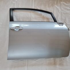 Priekšējās labās durvis priekš TOYOTA AURIS 2007