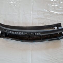 Vējstikla uzlikas (deflektora) režģis priekš TOYOTA AURIS 2007