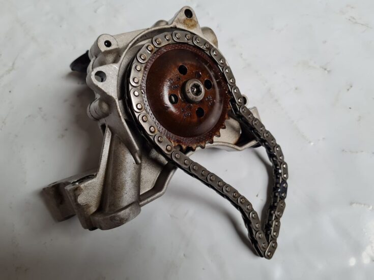 Eļļas sūknis priekš VW GOLF 5 2004