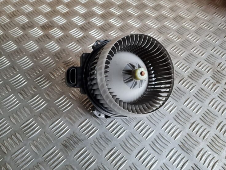 Salona ventilators priekš TOYOTA AURIS 2007