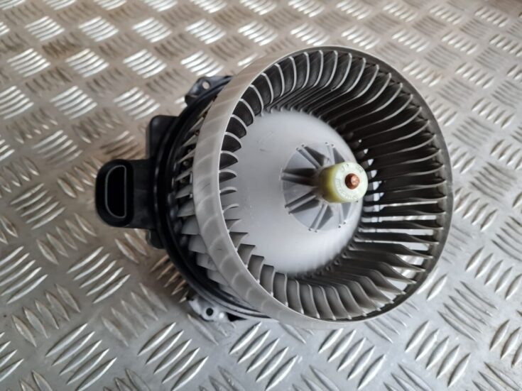 Salona ventilators priekš TOYOTA AURIS 2007
