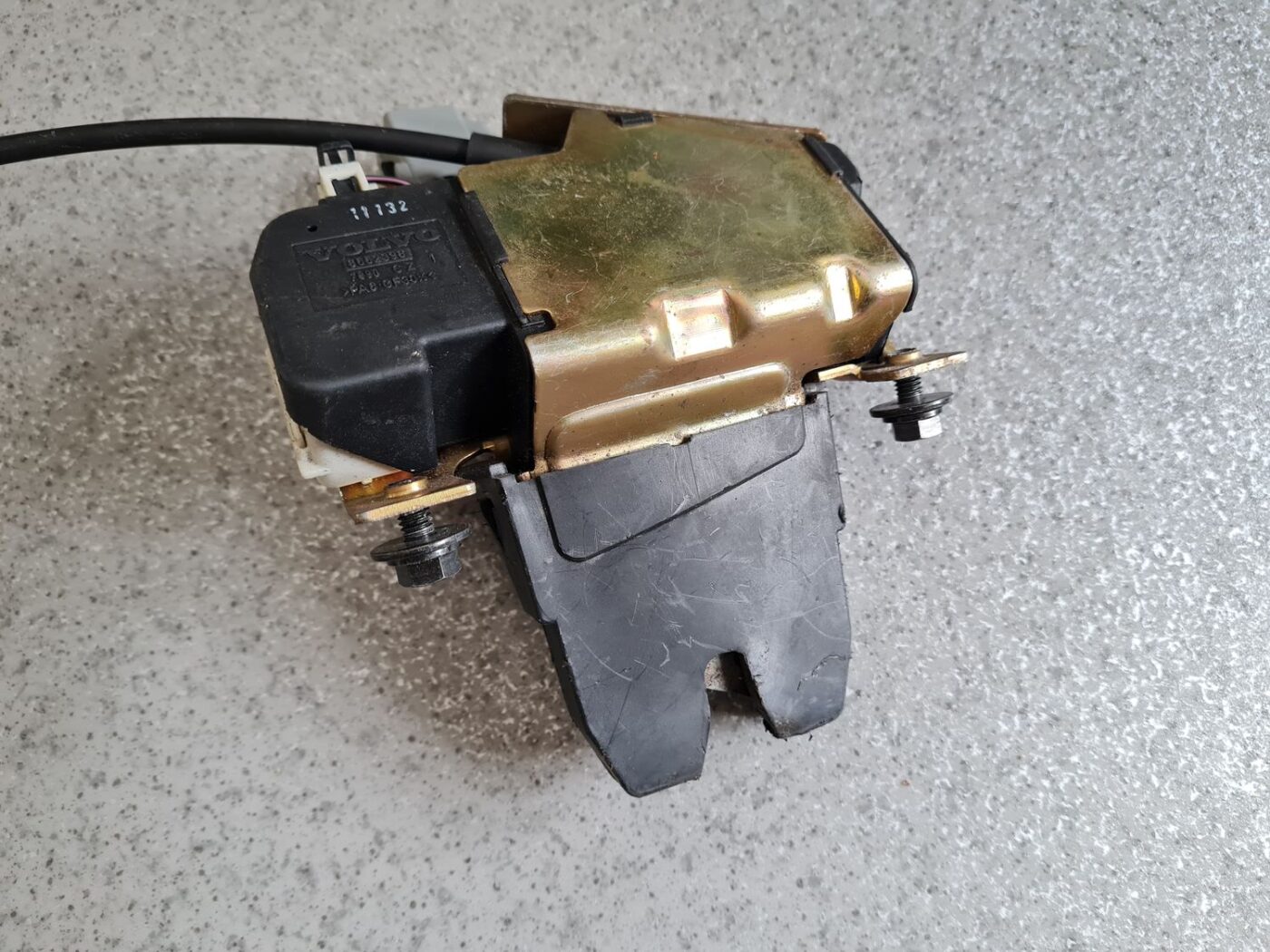 Bagāžnieka vāka slēdzene priekš VOLVO S80 2004 2 Bagāžnieka vāka slēdzene priekš VOLVO S80 2004