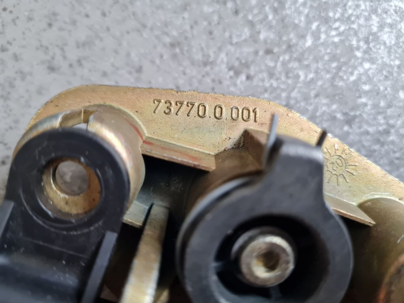 Bagāžnieka vāka slēdzene priekš VOLVO S80 2004 7 Bagāžnieka vāka slēdzene priekš VOLVO S80 2004