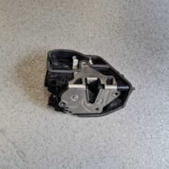 Aizmugurējo labo durvju slēdzene priekš BMW 1 E87 2007 GRAPHITE