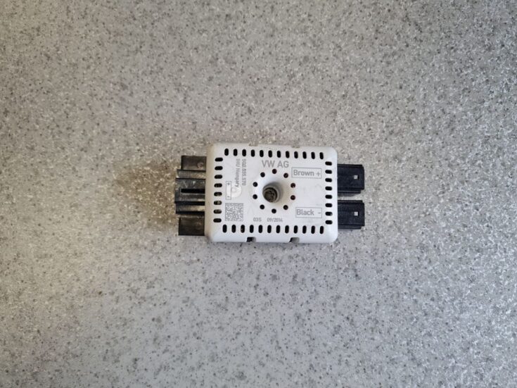 Antenas pastiprinātāja bloks priekš VW GOLF 2014