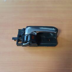 Salona durvju rokturis priekš TOYOTA AVENSIS 2004