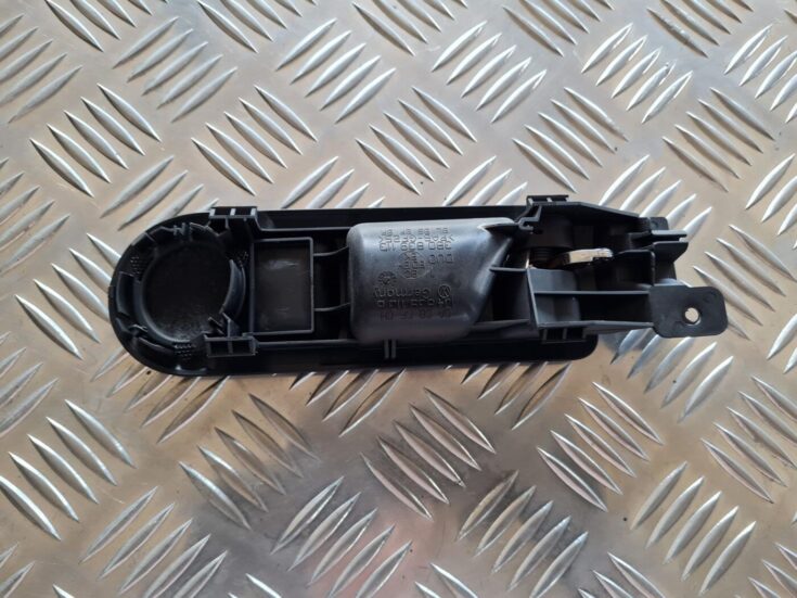 Salona durvju rokturis, aizmugures kreisais priekš VW PASSAT 2004 UNIVERSAL GREY
