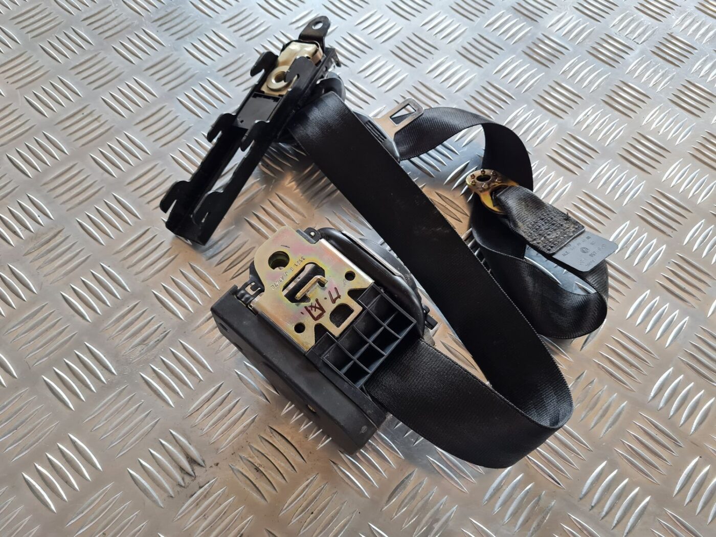 Priekšējā labā drošības josta priekš VW PASSAT 2004 UNIVERSAL GREY 3 Priekšējā labā drošības josta priekš VW PASSAT 2004 UNIVERSAL GREY