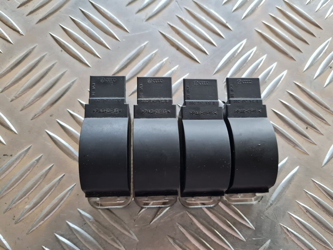 Apgaismojums durvju apdarē priekš VW PASSAT 2004 UNIVERSAL GREY 5 Apgaismojums durvju apdarē priekš VW PASSAT 2004 UNIVERSAL GREY