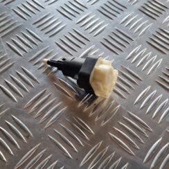 Bremžu signāla slēdzis priekš VW PASSAT 2004 UNIVERSAL GREY