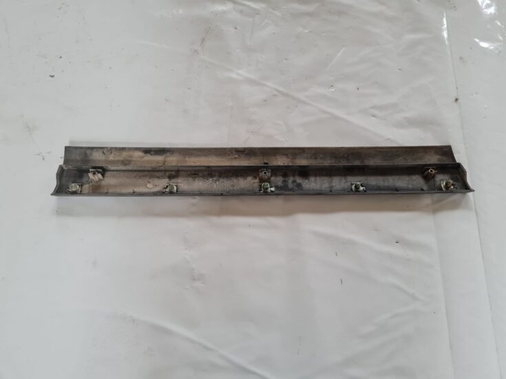 Aizmugurējo labo durvju moldings priekš VW PASSAT 2004 UNIVERSAL GREY