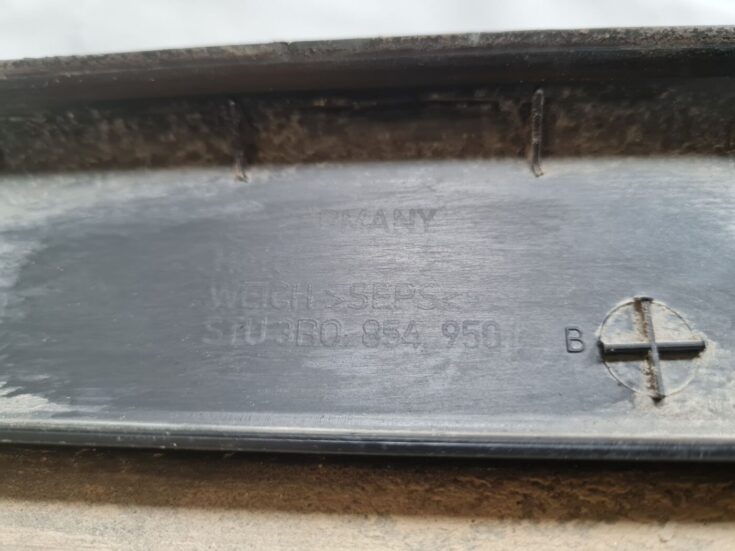 Aizmugurējo labo durvju moldings priekš VW PASSAT 2004 UNIVERSAL GREY