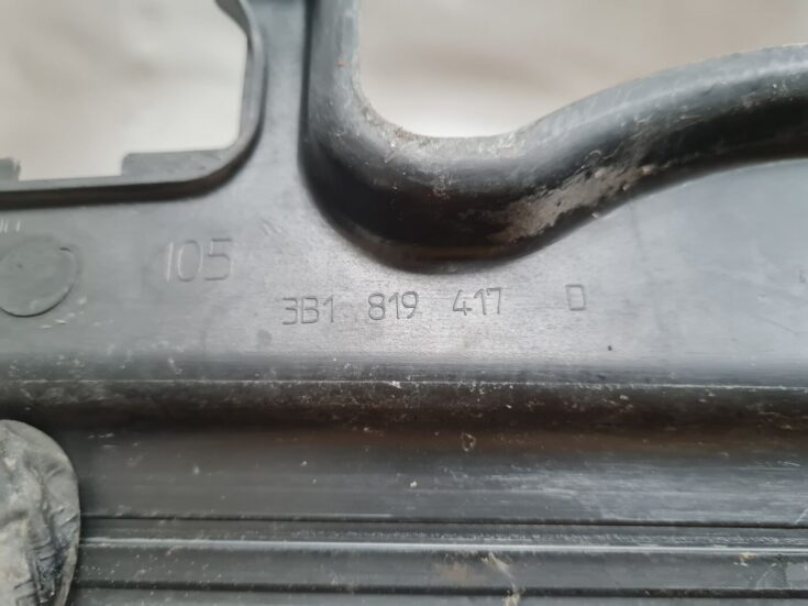 Vējstikla uzlikas (deflektora) režģis priekš VW PASSAT 2004 UNIVERSAL GREY