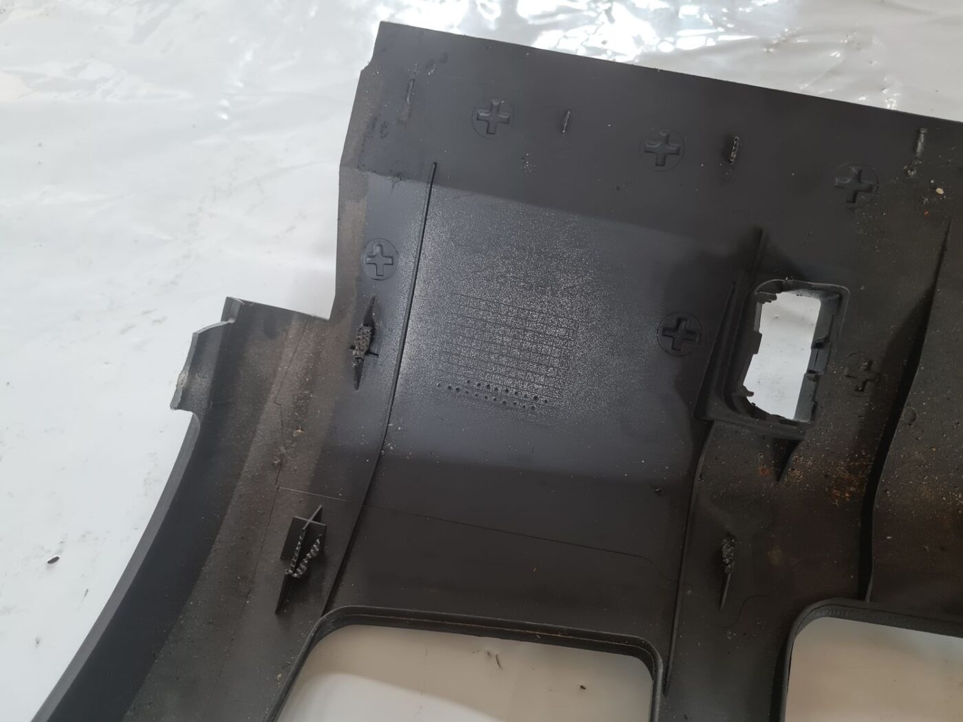 Mērinstrumentu paneļa apdare (zem stūres) priekš VW PASSAT 2004 UNIVERSAL GREY 4 Mērinstrumentu paneļa apdare (zem stūres) priekš VW PASSAT 2004 UNIVERSAL GREY