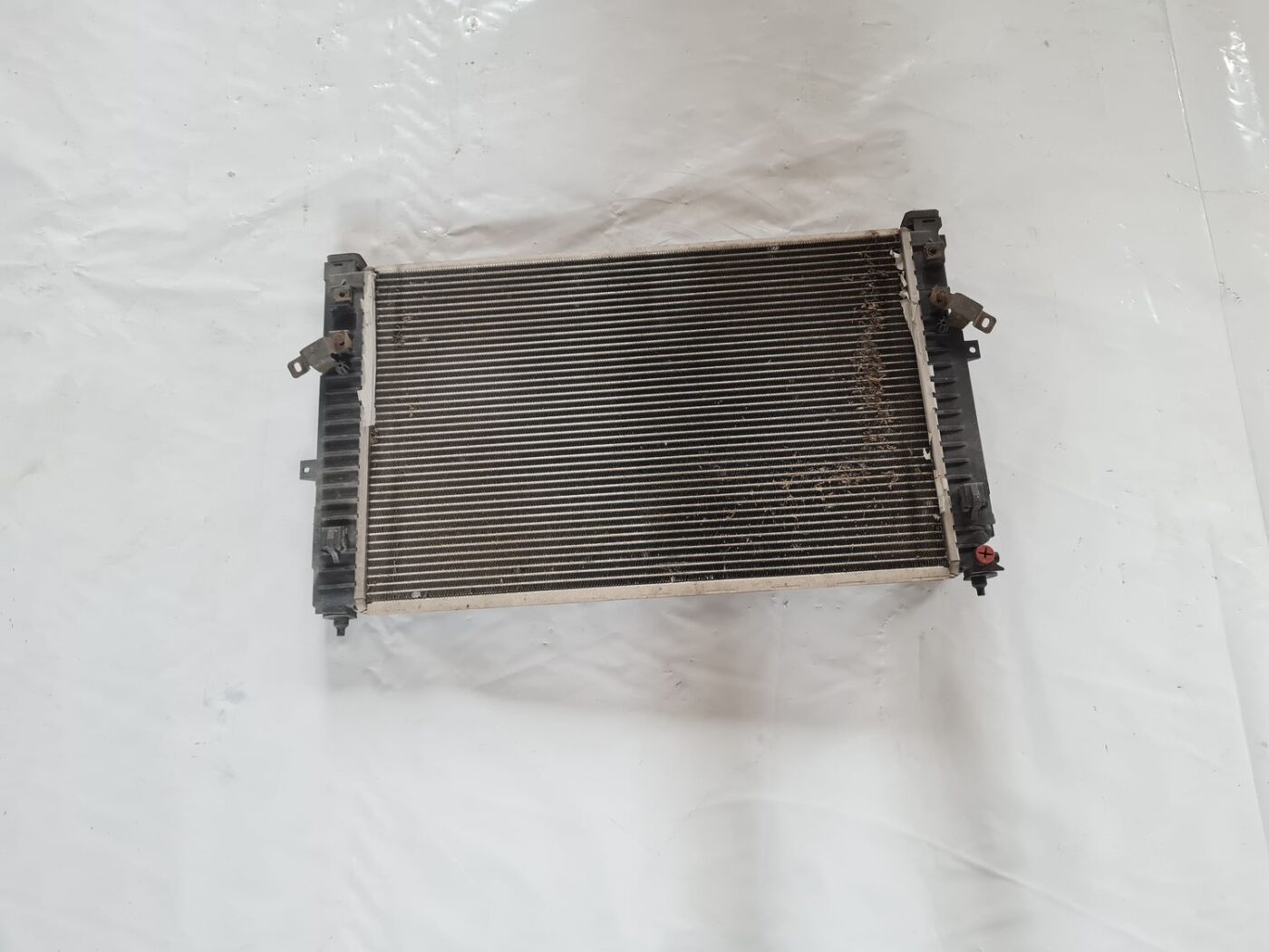 Dzesēšanas radiators priekš VW PASSAT 2004 UNIVERSAL GREY 1 Dzesēšanas radiators priekš VW PASSAT 2004 UNIVERSAL GREY